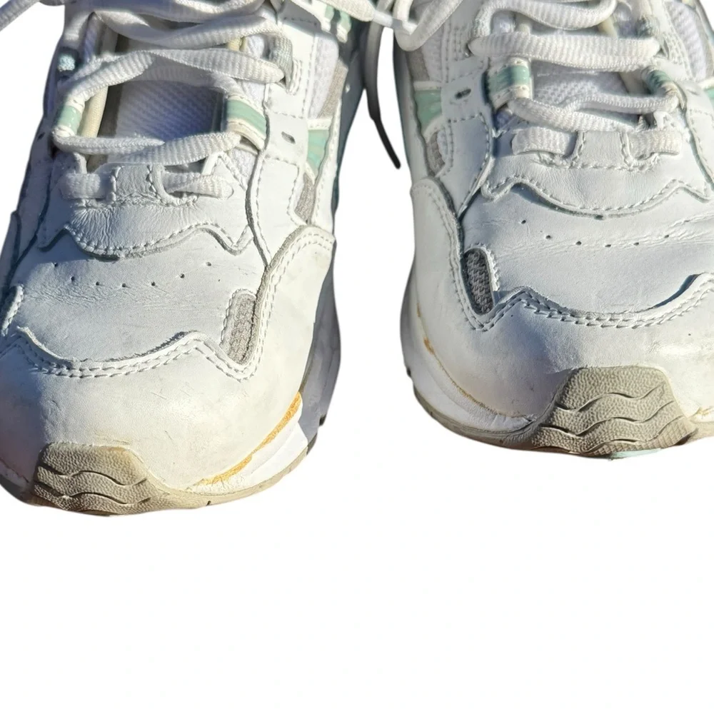 Vionic Women's Walker Casual Walking Sneakers White with‎ Light Blue Sz 7.5